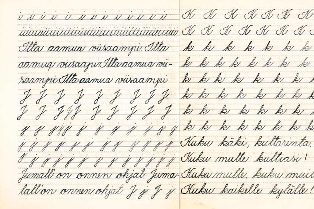 Käsialaa lapsen kouluvihkosta.