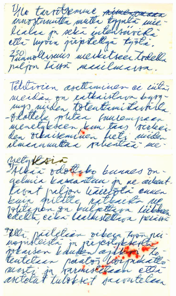 Käsin kirjoitetut muistiinpanot.