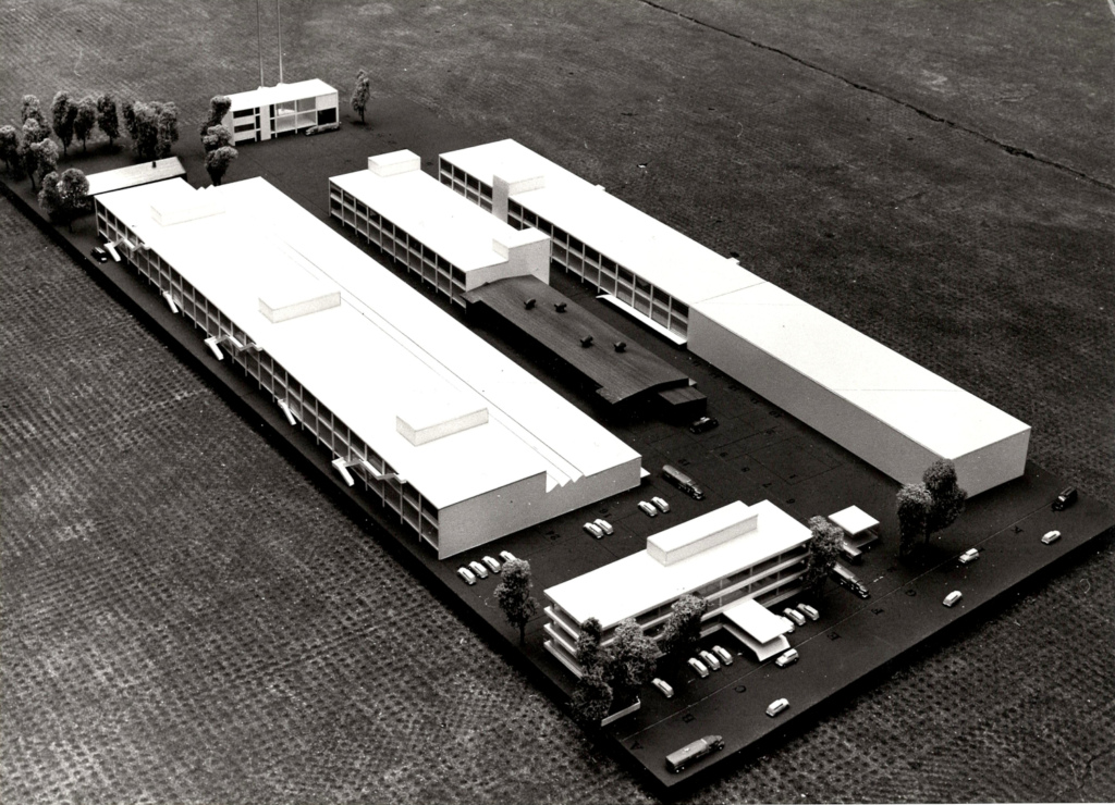 Pienoismalli tehtaasta.