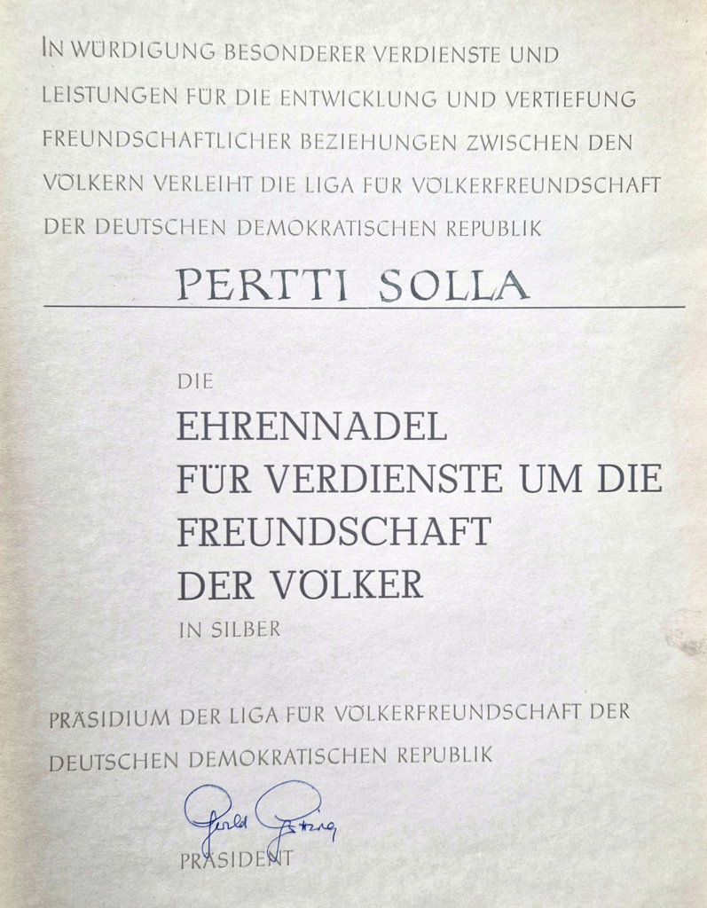 Saksankielinen kunniakirja.