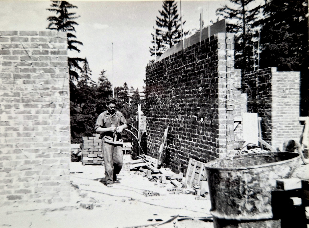 Pientalon rakennustyömaalla.