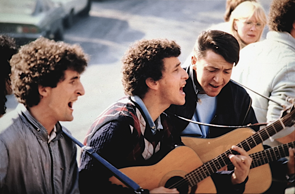 Katumuusikot laulavat.